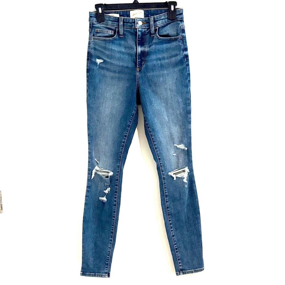 Universal Thread Dark Blue Size 6L Distressed Skinny Jeans Great Stretch